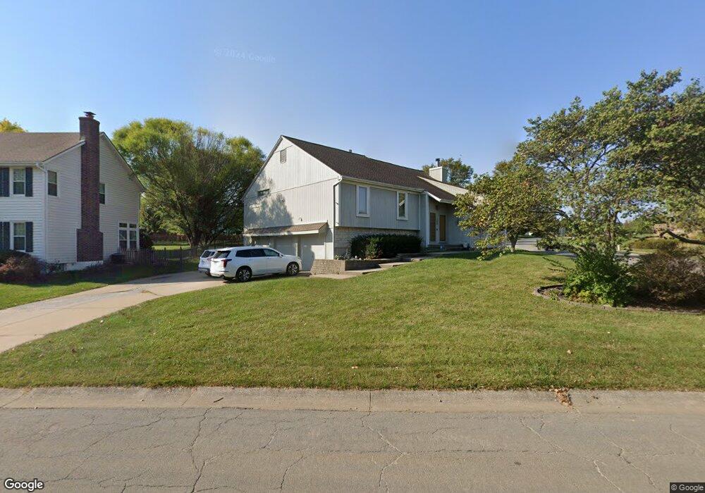 200 SW Seagull Ct, Lees Summit, MO 64082 - photo 1