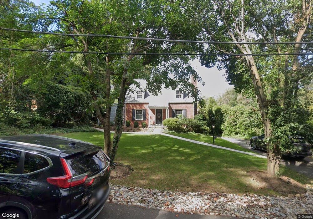 6826 Woodland Dr, Falls Church, VA 22046 - photo 1