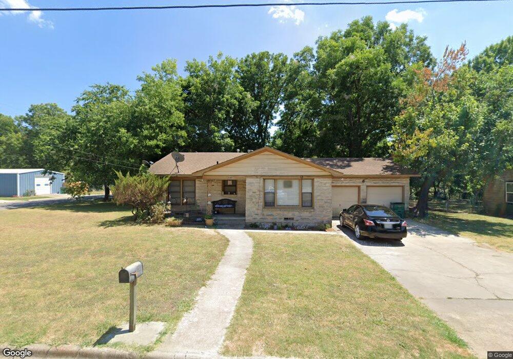940 Moss St, Gainesville, TX 76240 - photo 1