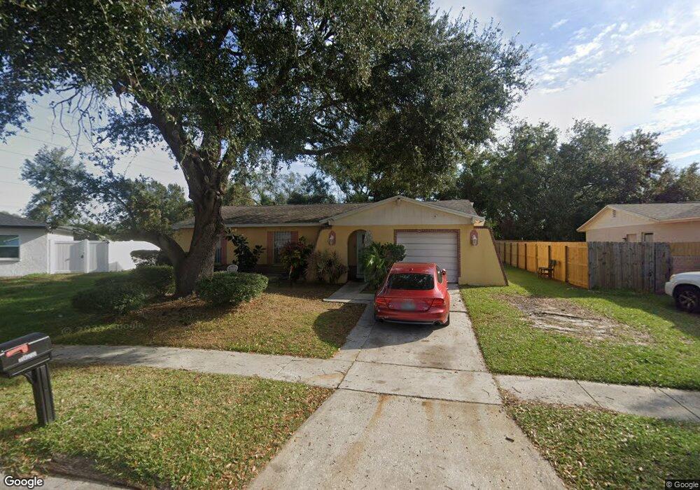 8620 Wood Ridge Rd, Tampa, FL 33619 - photo 1