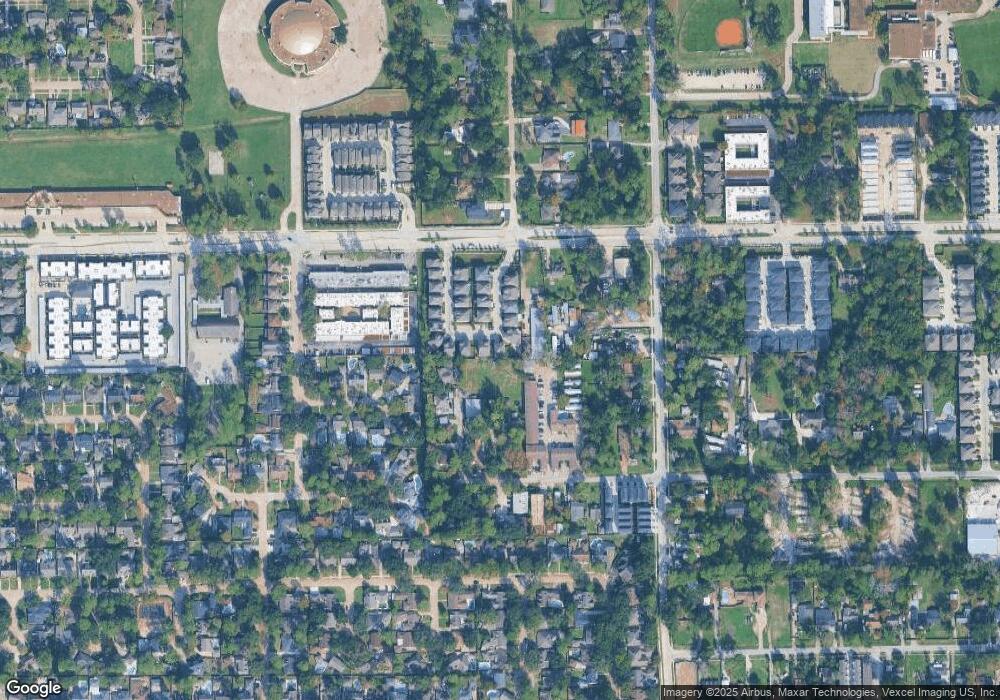 923 S Lacey Garden Loop, Houston, TX 77018 - photo 1