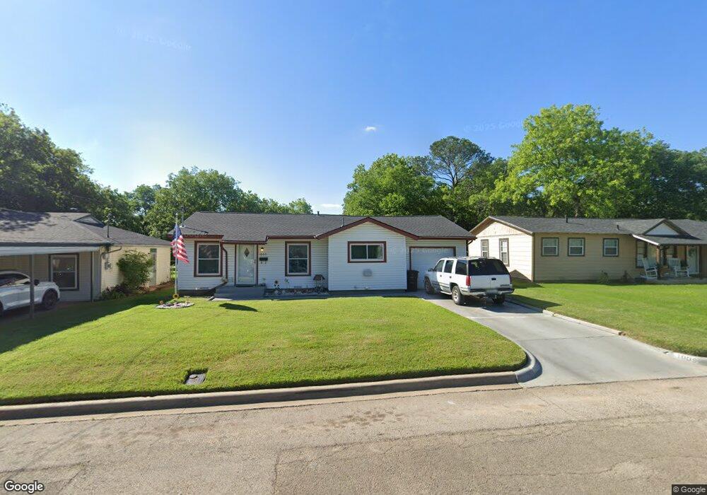 1009 W Lone Star Ave, Cleburne, TX 76033 - photo 1