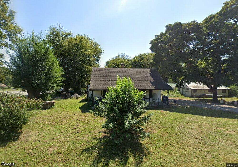 606 E Joe Koelsch Dr, Locust Grove, OK 74352 - photo 1