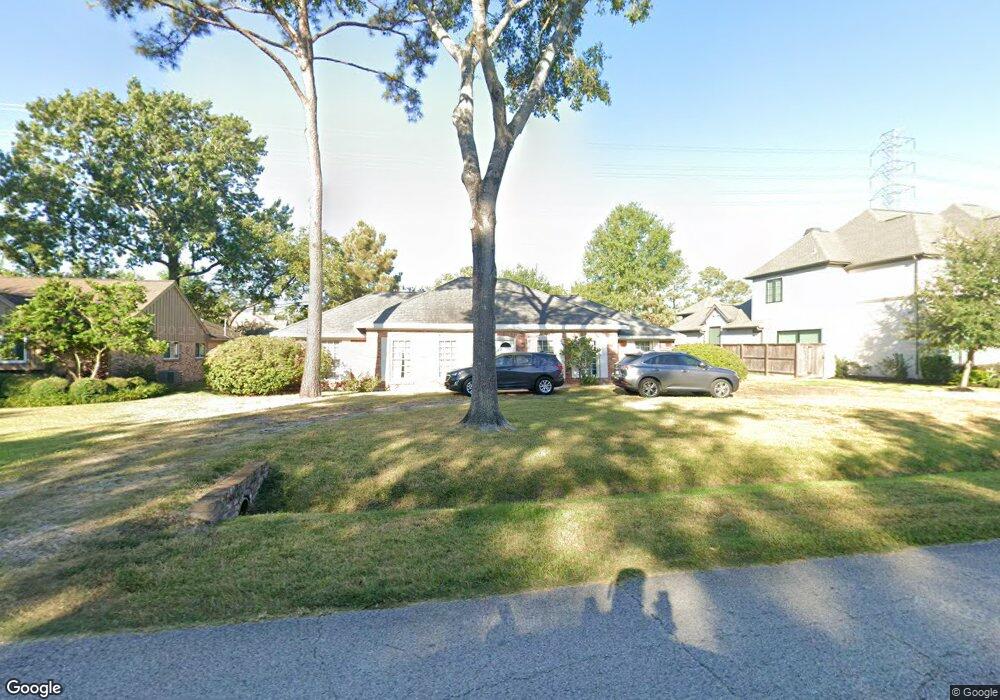 423 W Gaywood Dr, Houston, TX 77079 - photo 1