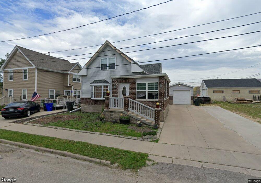 123 9th St NW, Cedar Rapids, IA 52405 - photo 1