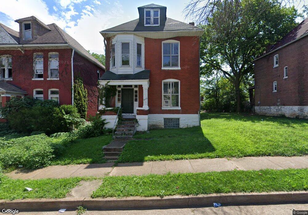 4010 Dryden Ave, Saint Louis, MO 63115 - photo 1