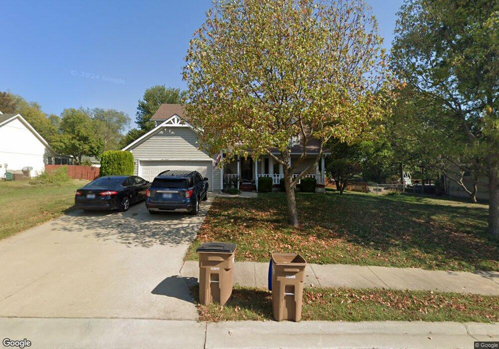 717 Lark St, Raymore, MO 64083 - photo 1