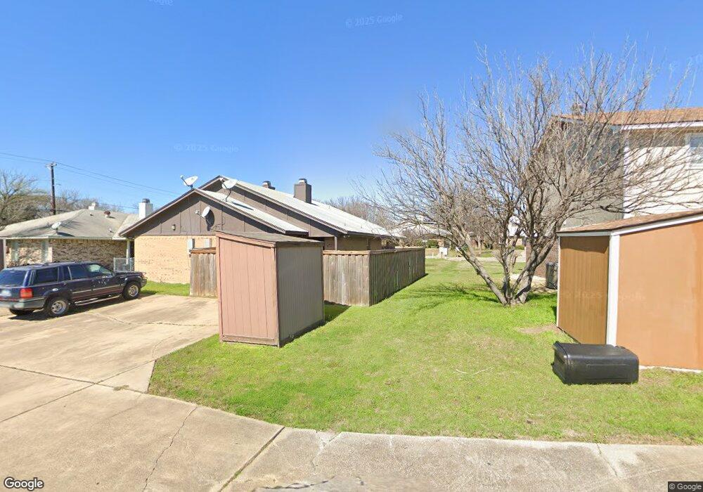 211 Matt Place, Grand Prairie, TX 75051 - photo 1