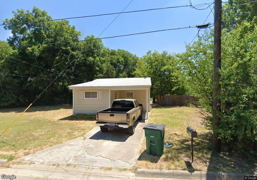 1210 Witherspoon St, Gainesville, TX 76240 - photo 1