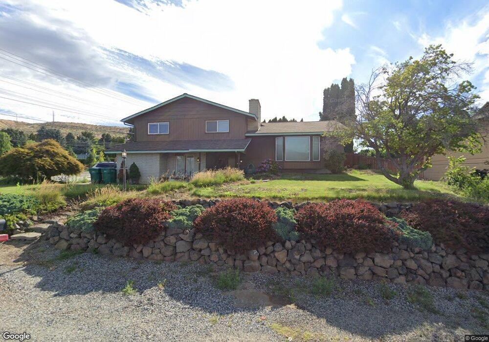 929 N James Ave, East Wenatchee, WA 98802 - photo 1