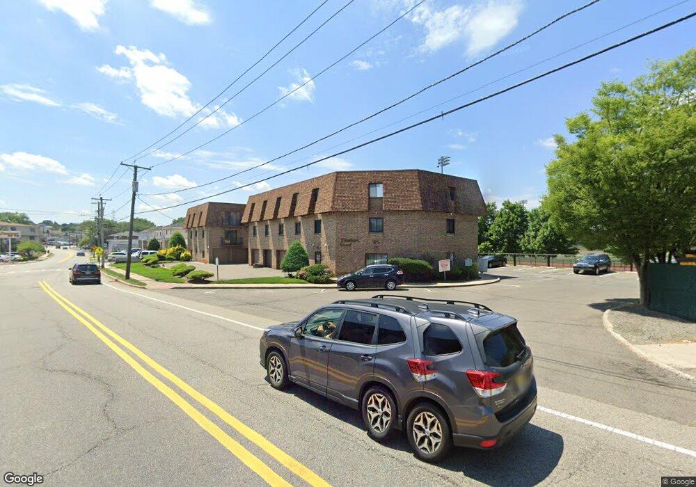 825 Riverside Ave, Lyndhurst, NJ 07071 - photo 1