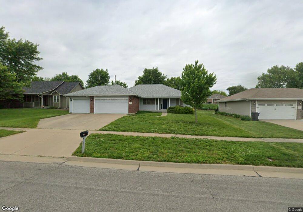 3936 SW 40th St, Topeka, KS 66610 - photo 1