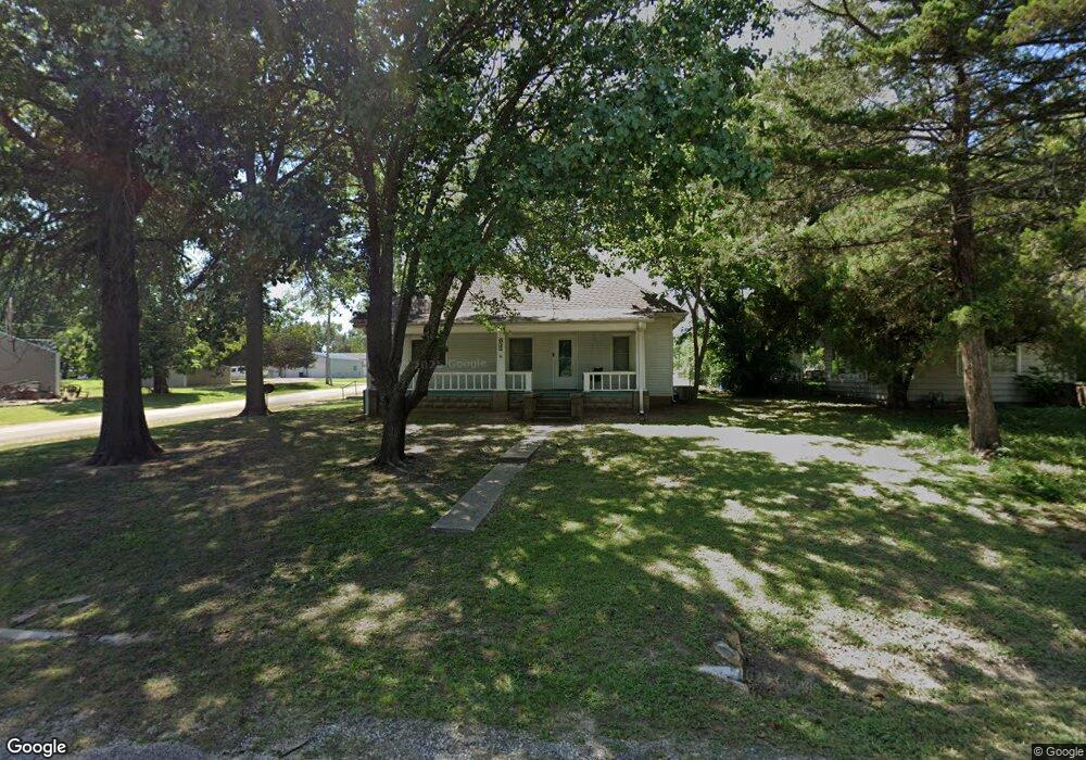 611 S Ridge St, Yates Center, KS 66783 - photo 1