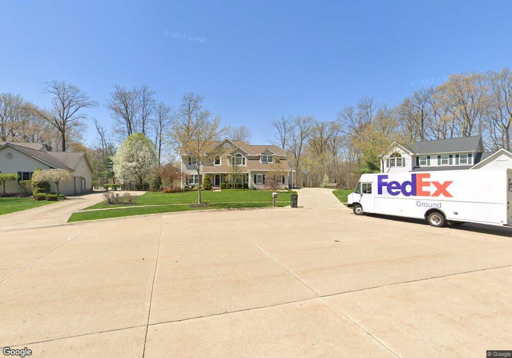 421 Falling Leaves Cir, Aurora, OH 44202 - photo 1