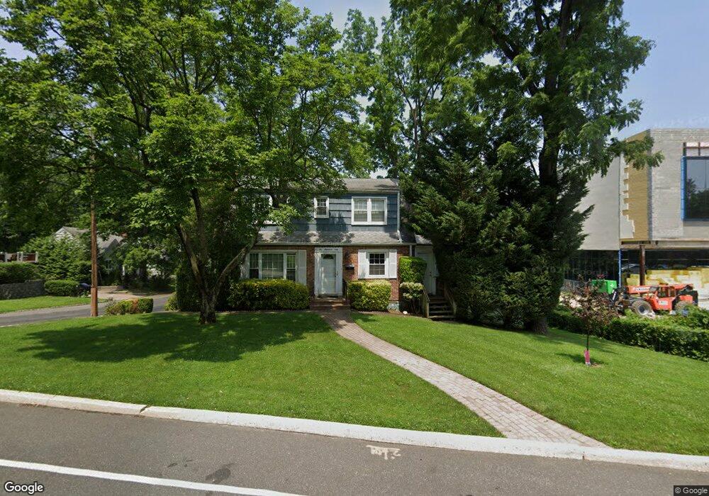 209 Steamboat Rd, Great Neck, NY 11024 - photo 1