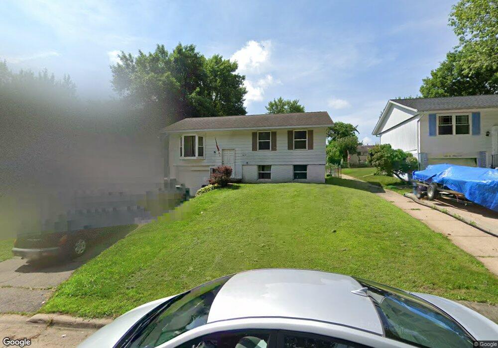 3231 Stratford Ln SW, Cedar Rapids, IA 52404 - photo 1
