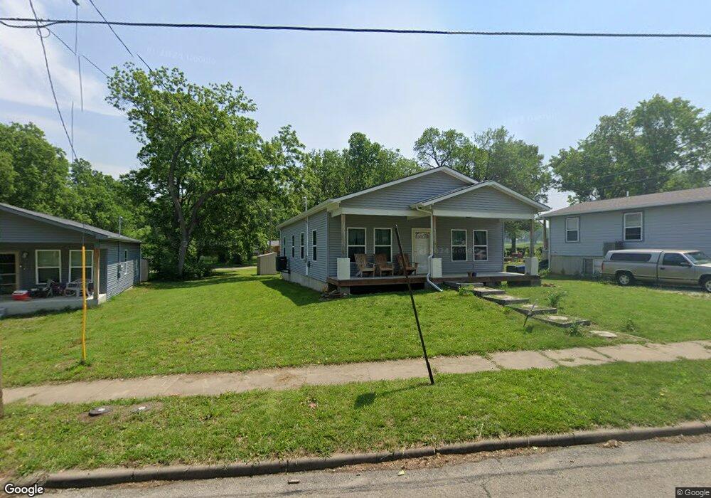 2626 SW Buchanan St, Topeka, KS 66611 - photo 1