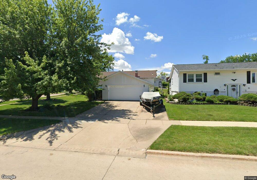 10 27th St NW, Cedar Rapids, IA 52405 - photo 1