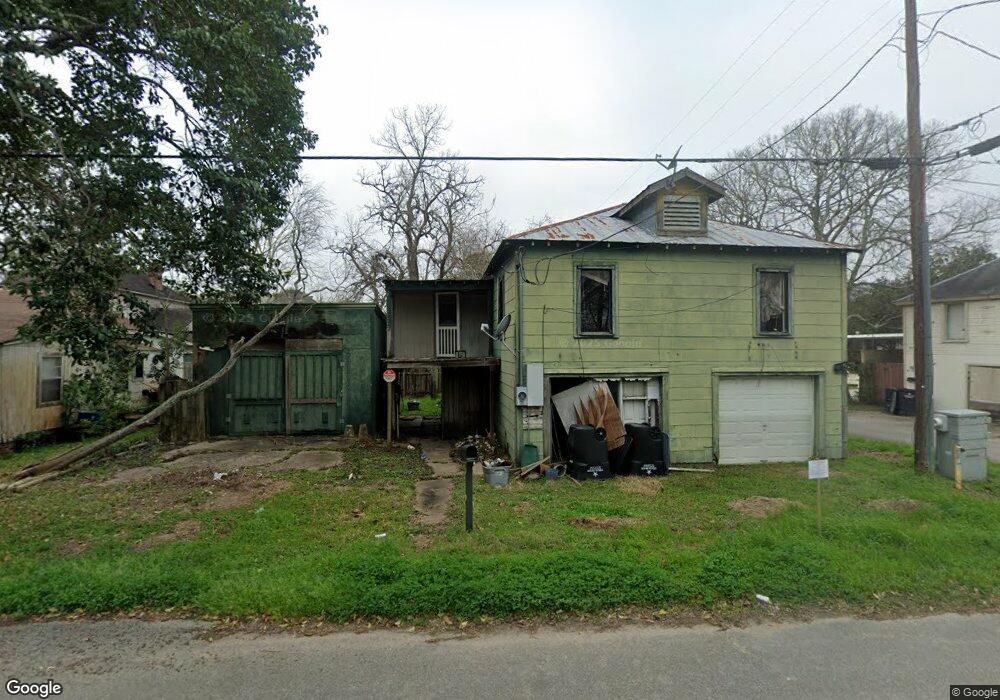 112 S Hill St, Alvin, TX 77511 - photo 1