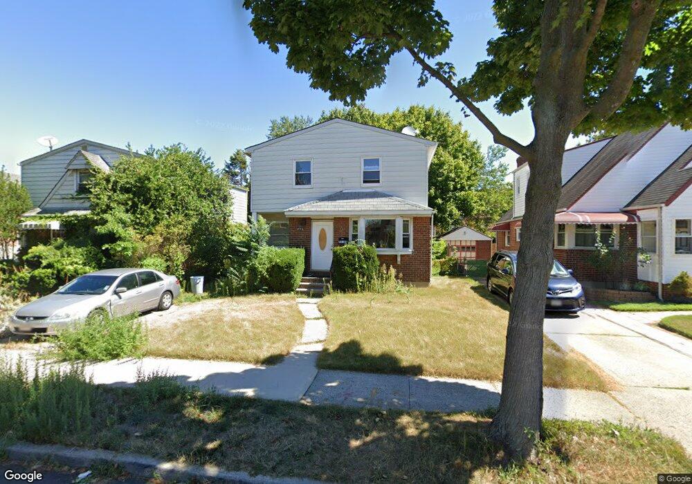 7923 255th St, Glen Oaks, NY 11004 - photo 1