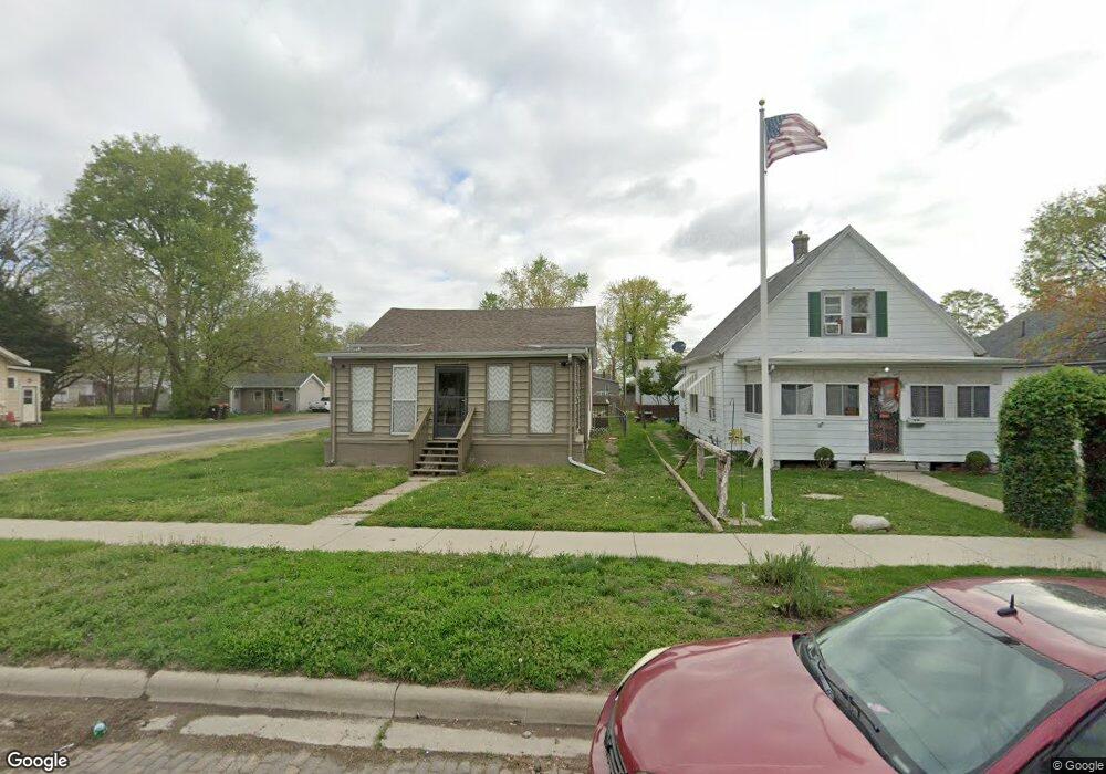 1200 Pekin St, Lincoln, IL 62656 - photo 1