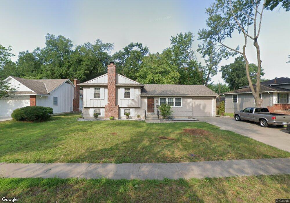 6736 Switzer Ln, Shawnee, KS 66203 - photo 1