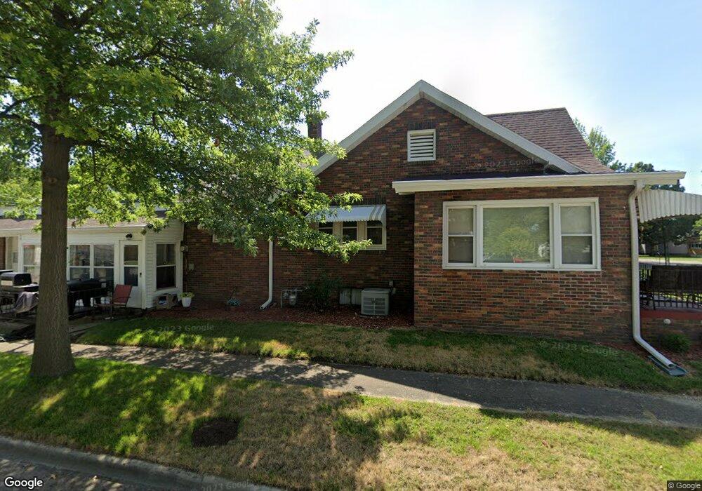 1102 Broadway St, Lincoln, IL 62656 - photo 1