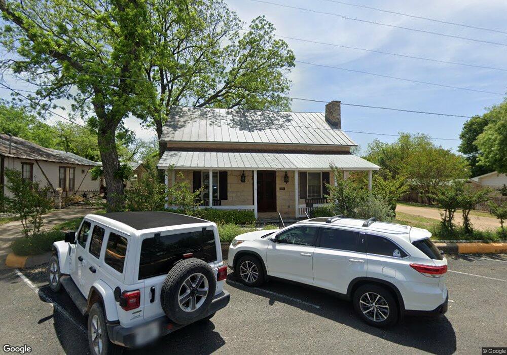 205 S Orange St, Fredericksburg, TX 78624 - photo 1