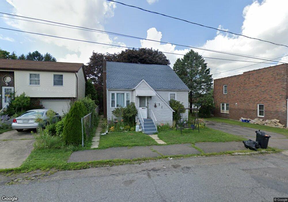 966 N Locust St, Hazleton, PA 18201 - photo 1