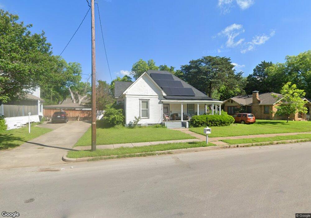 512 Featherston St, Cleburne, TX 76033 - photo 1