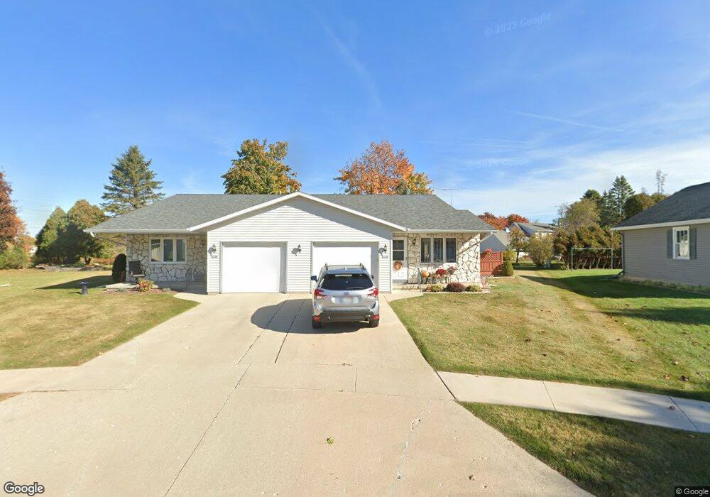 1724 Berge Ct, Manitowoc, WI 54220 - photo 1