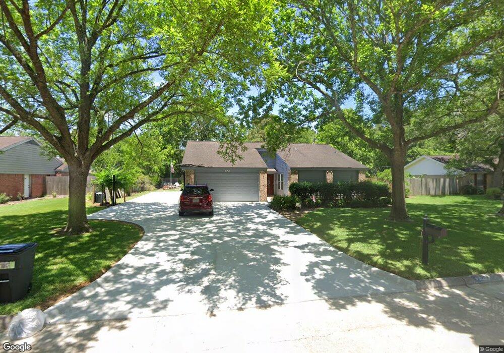 304 Colonial Dr, Friendswood, TX 77546 - photo 1