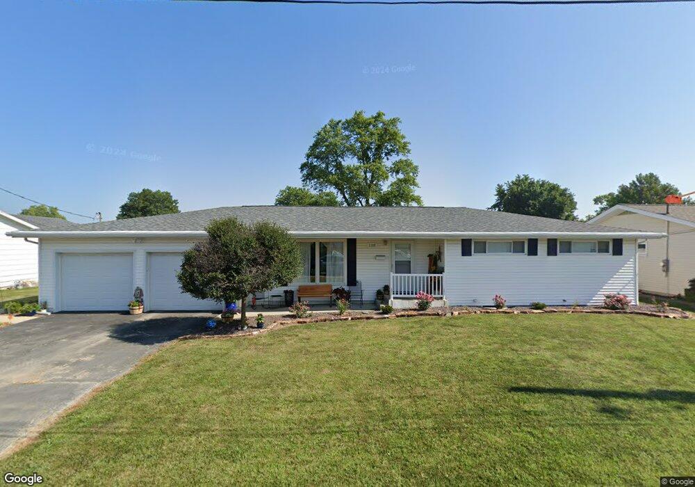 1100 W Franklin Ave, Effingham, IL 62401 - photo 1