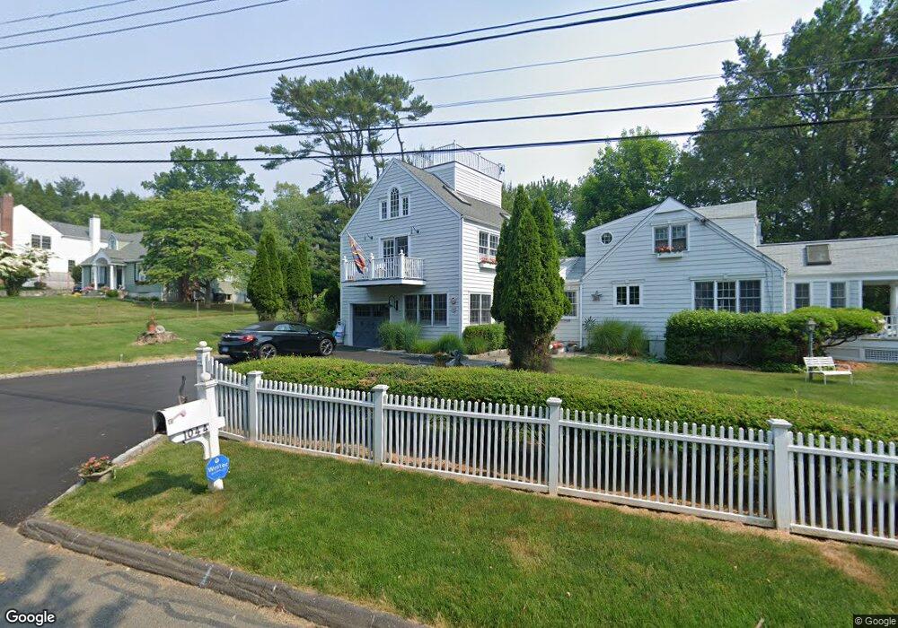 1044 S Pine Creek Rd, Fairfield, CT 06824 - photo 1