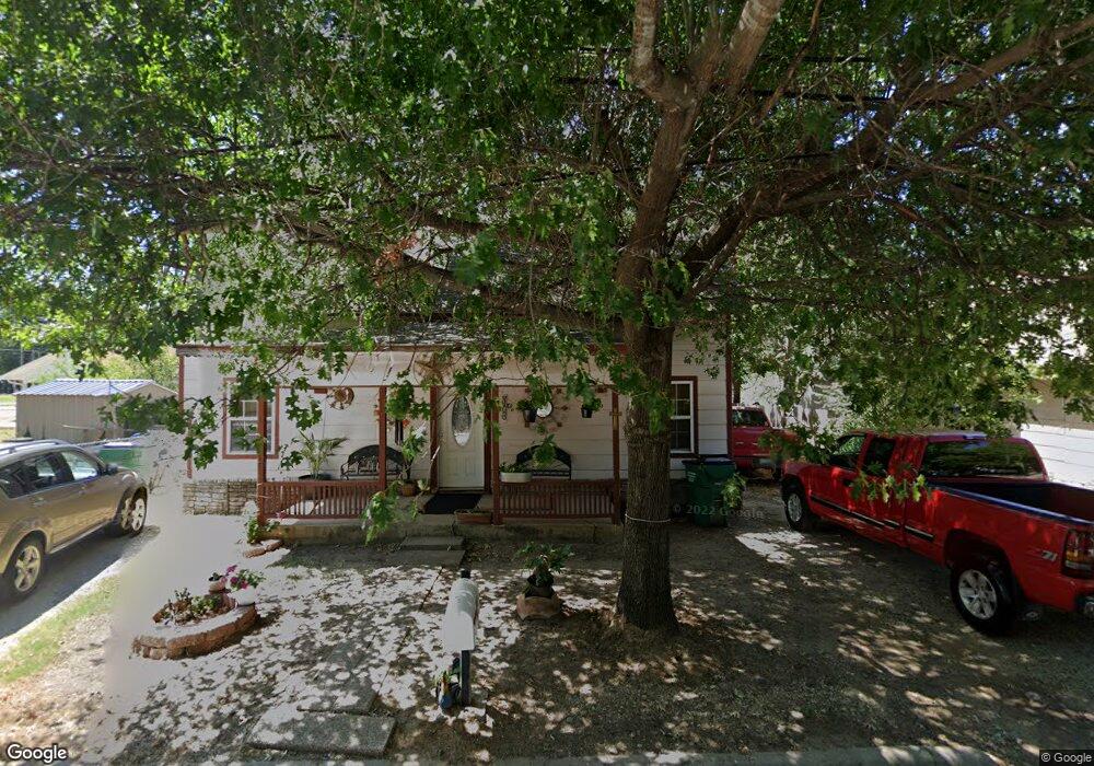 904 E Scott St, Gainesville, TX 76240 - photo 1