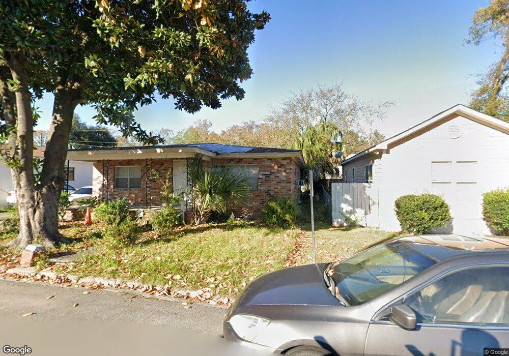 1216 E Waldburg St, Savannah, GA 31404 - photo 1