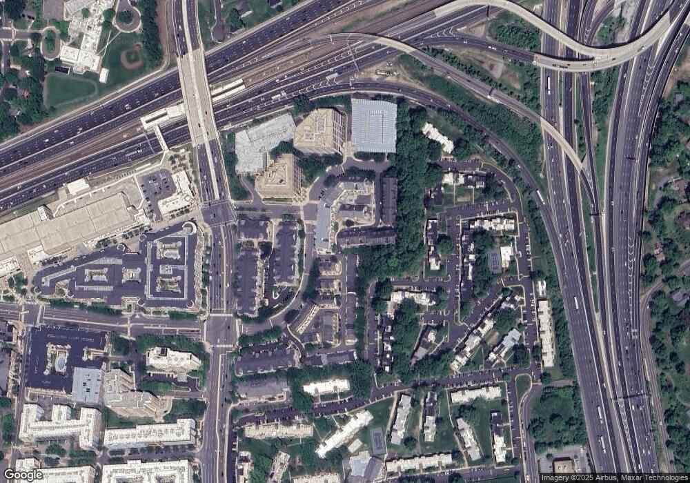 2665 Mahattan Place unit 114, Vienna, VA 22180 - photo 1