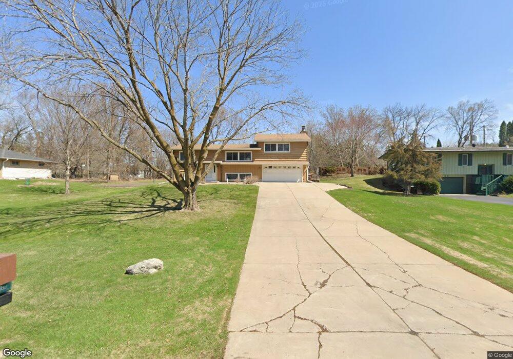 5725 Bluebird Ln, Minnetonka, MN 55345 - photo 1