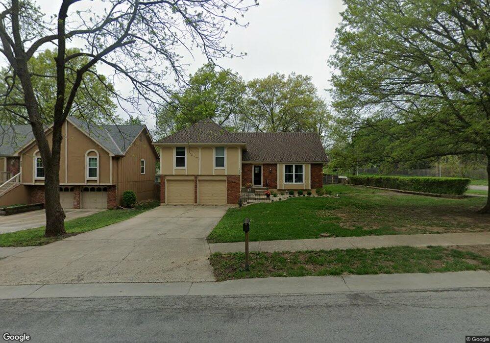 7900 Bradshaw St, Lenexa, KS 66215 - photo 1