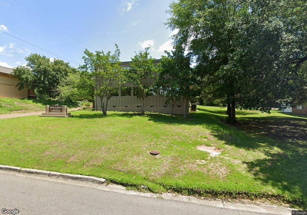 927 N 15th Ave, Laurel, MS 39440 - photo 1