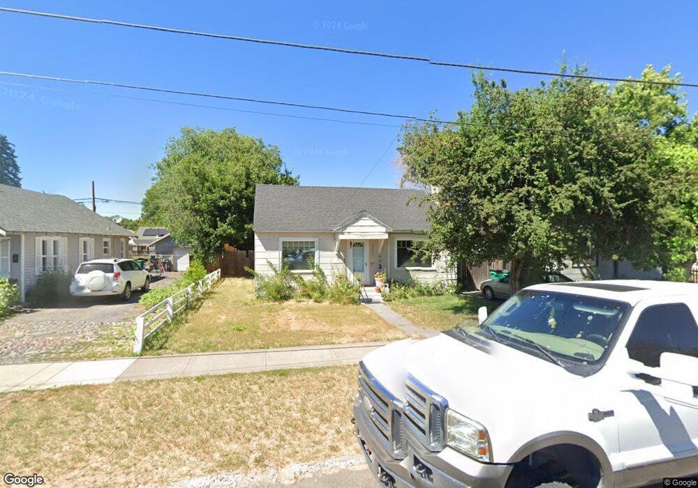 2245 Vine Ave, Klamath Falls, OR 97601 - photo 1