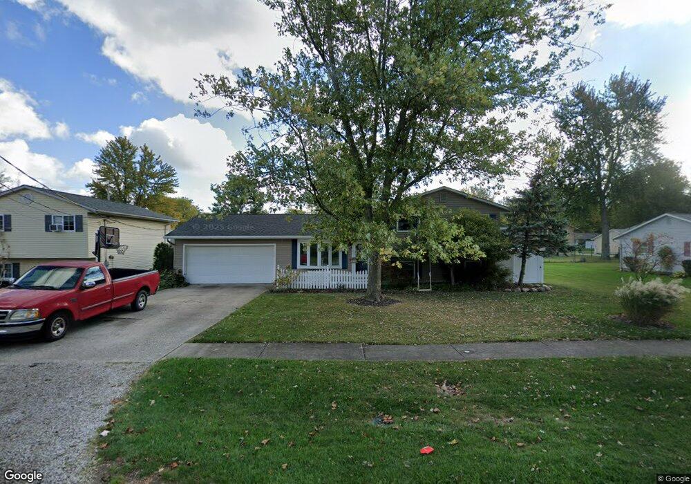 811 Kenilworth Ave, Sheffield Lake, OH 44054 - photo 1