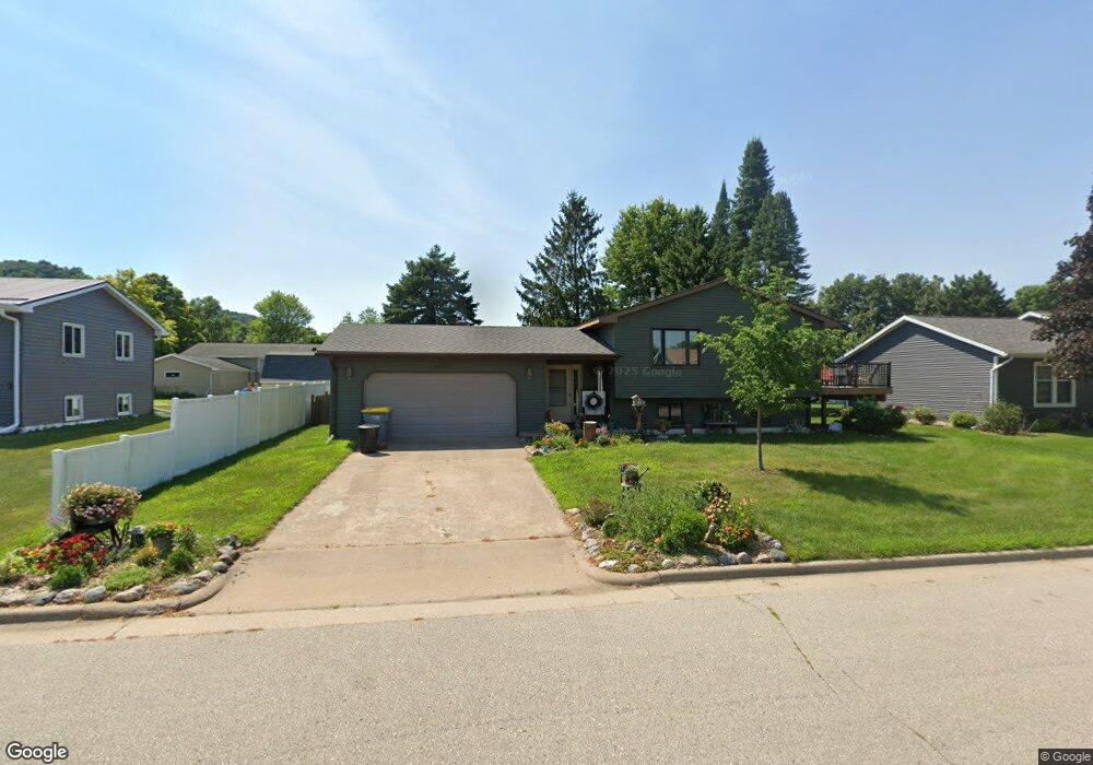 1310 Poplar St, La Crescent, MN 55947 - photo 1