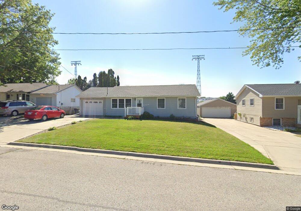 1324 Columbus Dr, Waterloo, IA 50702 - photo 1