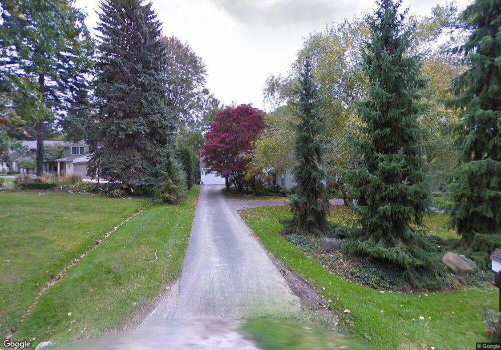 210 Harrow Cir, Bloomfield Hills, MI 48304 - photo 1