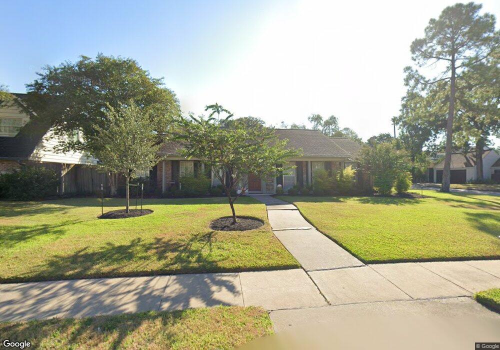 402 N Wilcrest Dr, Houston, TX 77079 - photo 1