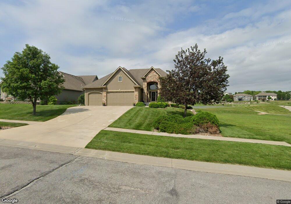 4401 SW Shenandoah Rd, Topeka, KS 66610 - photo 1