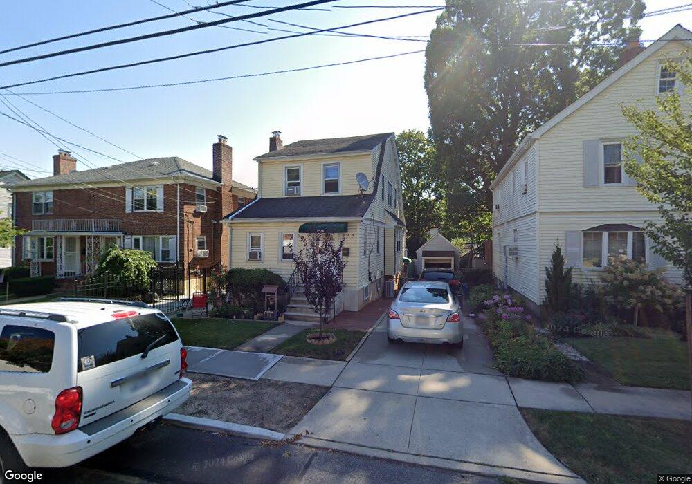 33-49 170th St unit 2 Fl, Flushing, NY 11358 - photo 1