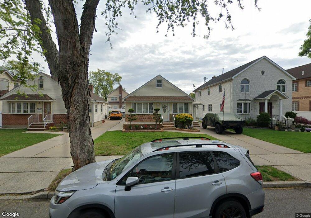 8047 266th St, Glen Oaks, NY 11004 - photo 1