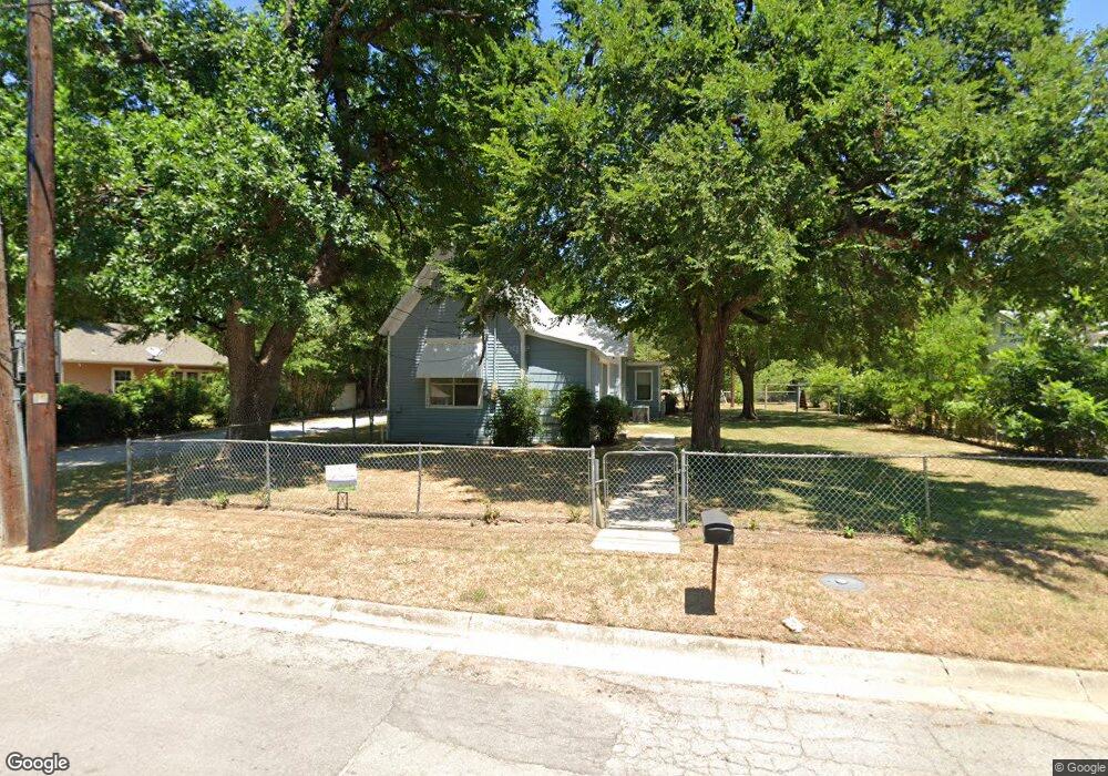 738 N Taylor St, Gainesville, TX 76240 - photo 1
